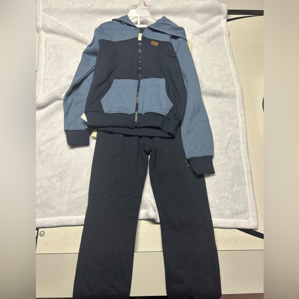 LEE 3 piece set. Sweatpants, zip up hoodie and tshirt